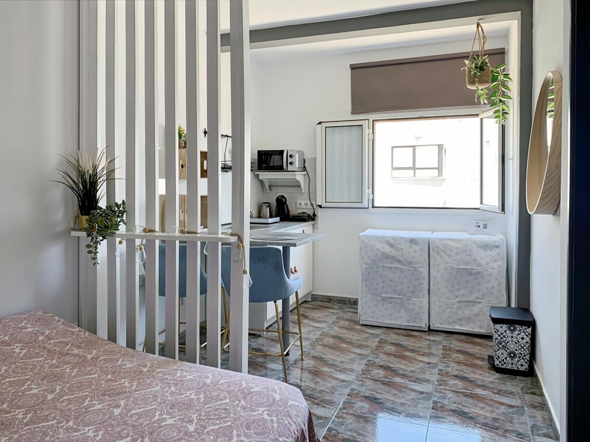 Privadas Cerca De La Playa Y Aeropuerto En Casa Compartida Con Otros Huespedes Tatil Evi